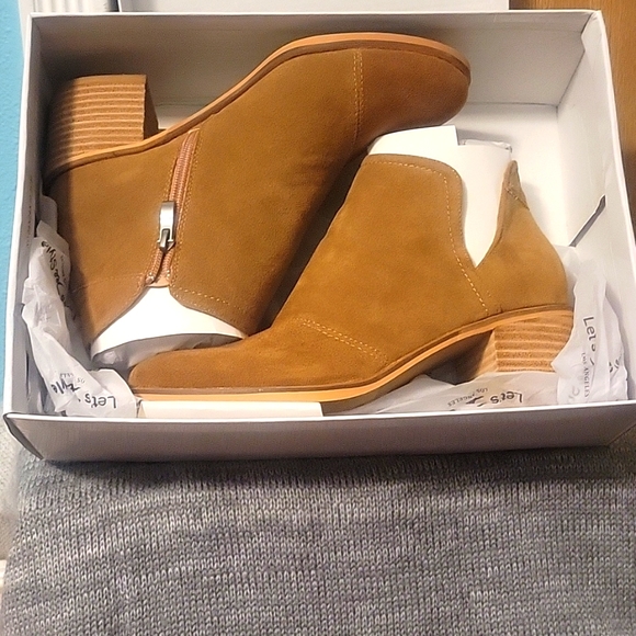 Los Angeles Apparel Brown Suede Ankle Booties - Picture 1 of 6
